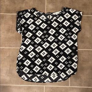 Olive & Oak Sleeveless Blouse